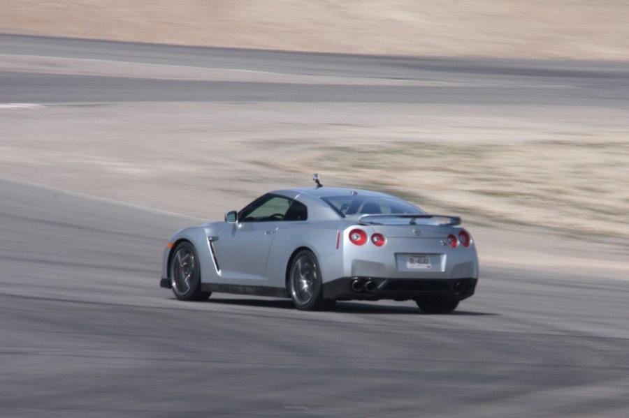  Nissan GT-R 2007 года  (фото 385 из 480)